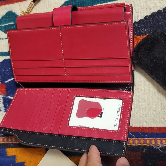 Everything all at once wallet in shiny red faux leather - Picture 2 of 5